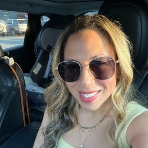 Meet your Posher, Devonne